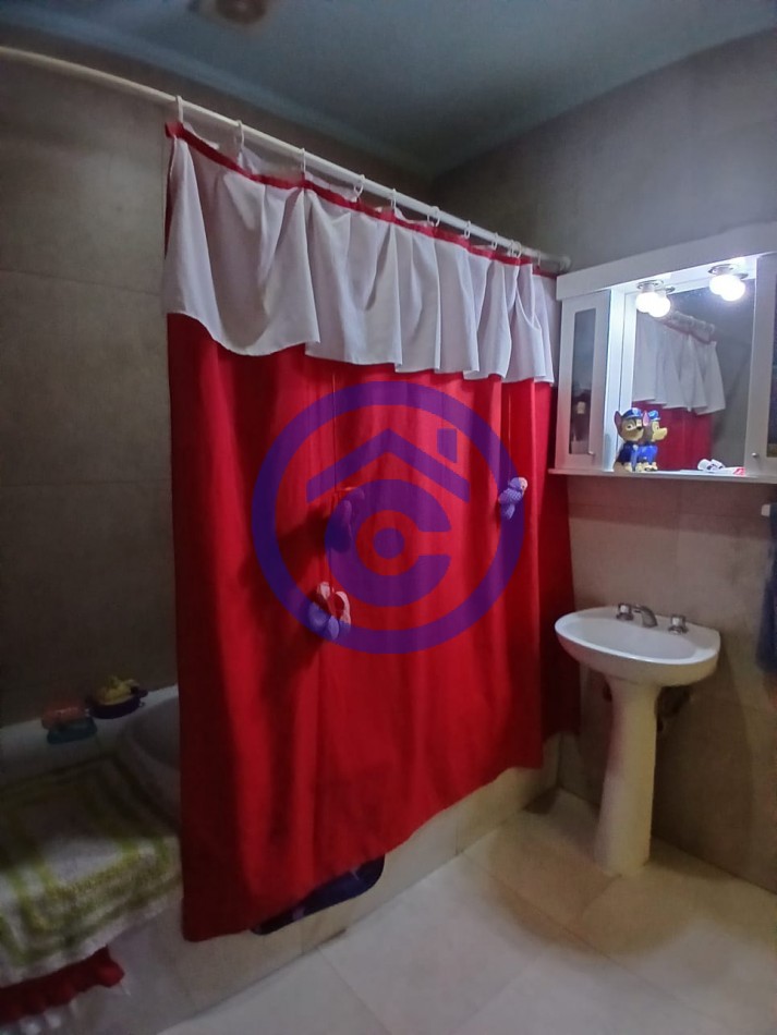 CASA EN VENTA PJE SAENZ PEÑA 3000